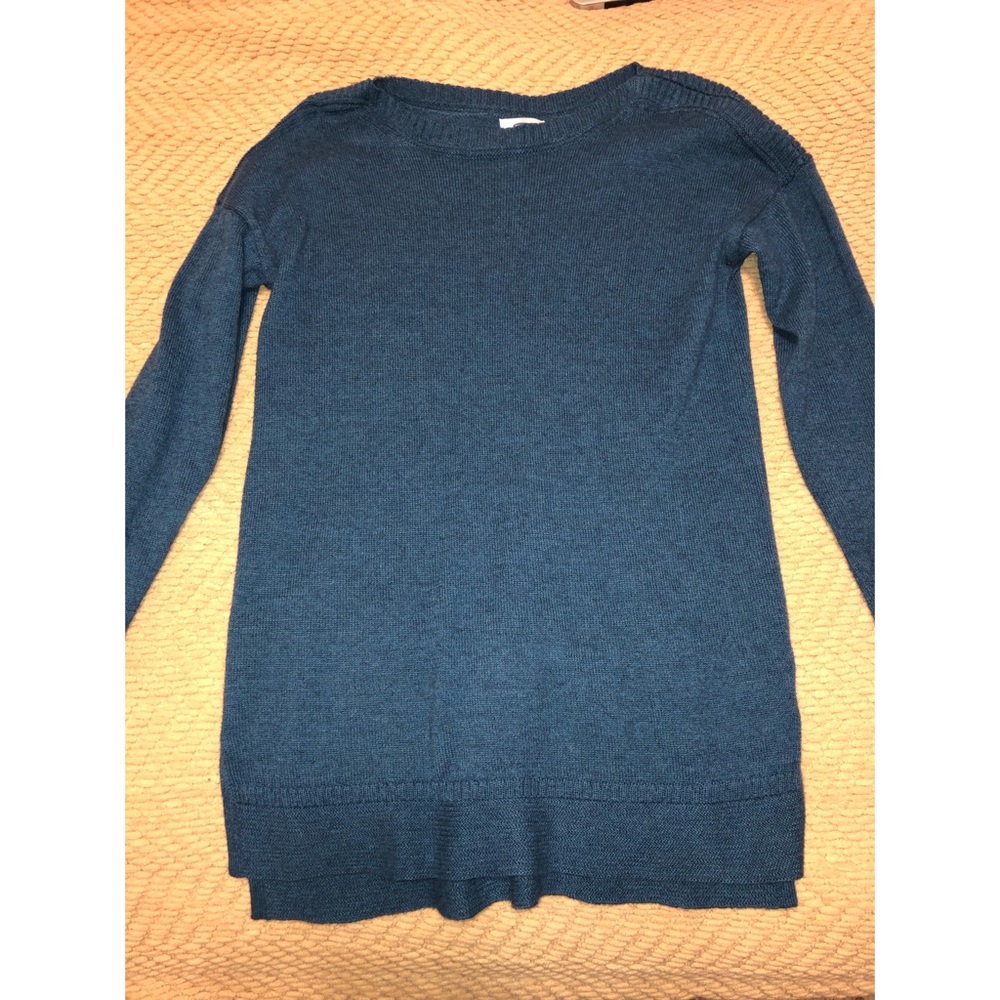 Long sleeved blue tunic sweater